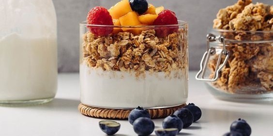 Greek Yoghurt & Granola Bowl